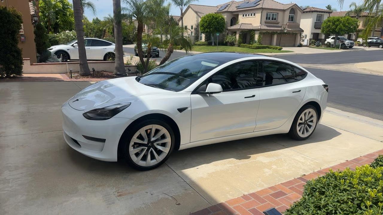 2021 Tesla Model 3 Standard Range Plus's photo
