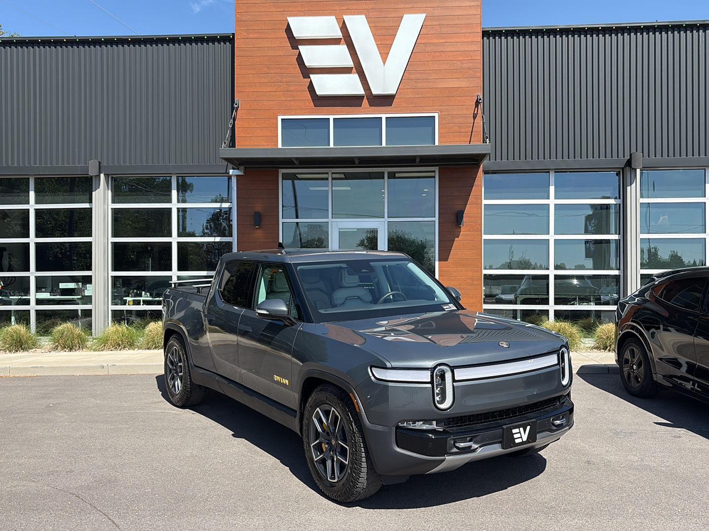 2023 Rivian R1T Adventure Quad-Motor Large Pack's photo