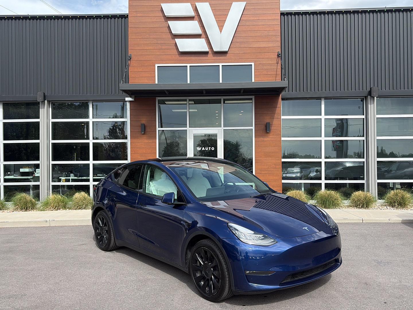 2021 Tesla Model Y Long Range Dual Motor All-Wheel Drive's photo