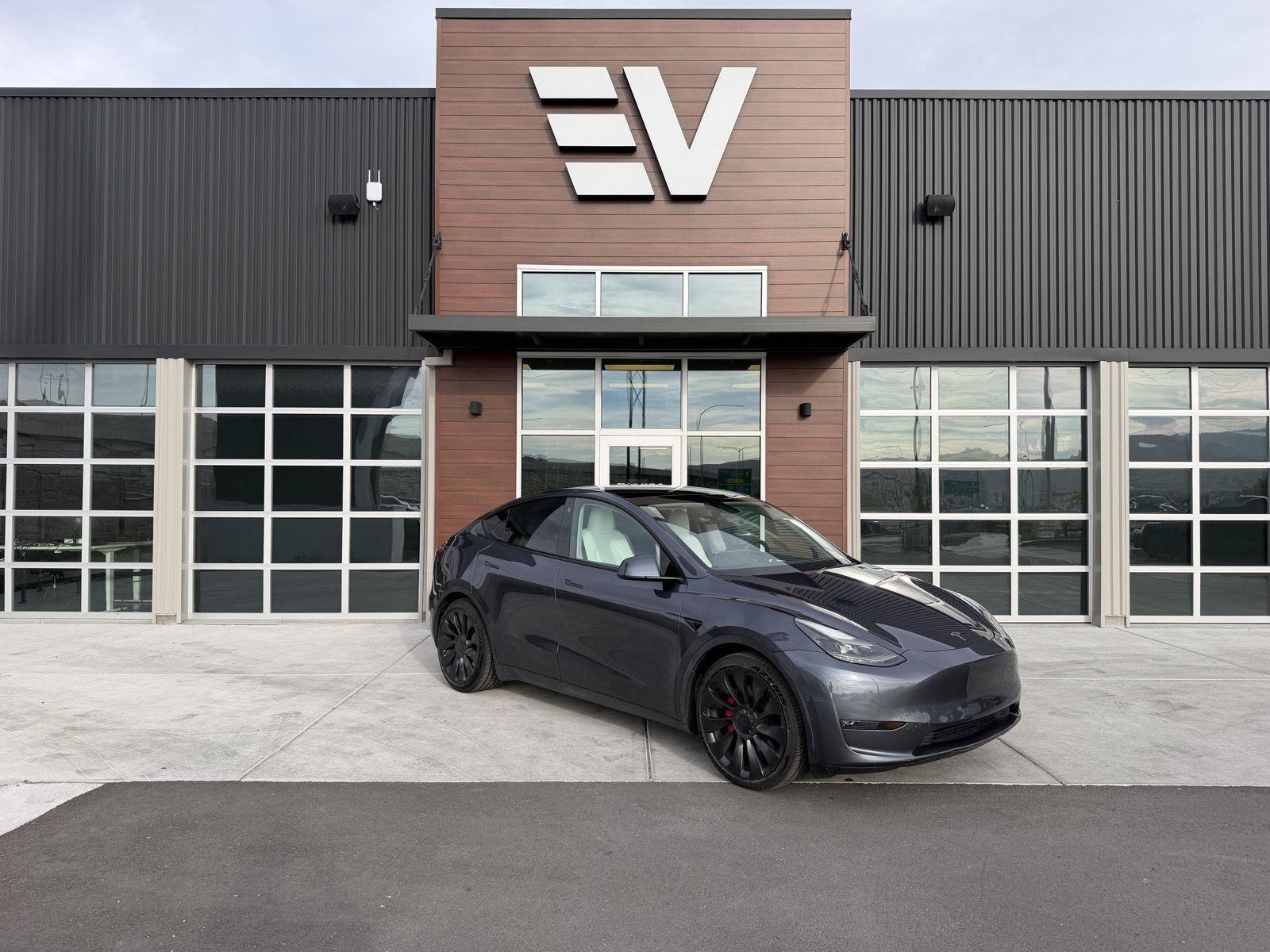 2022 Tesla Model Y Performance Dual Motor All-Wheel Drive's photo