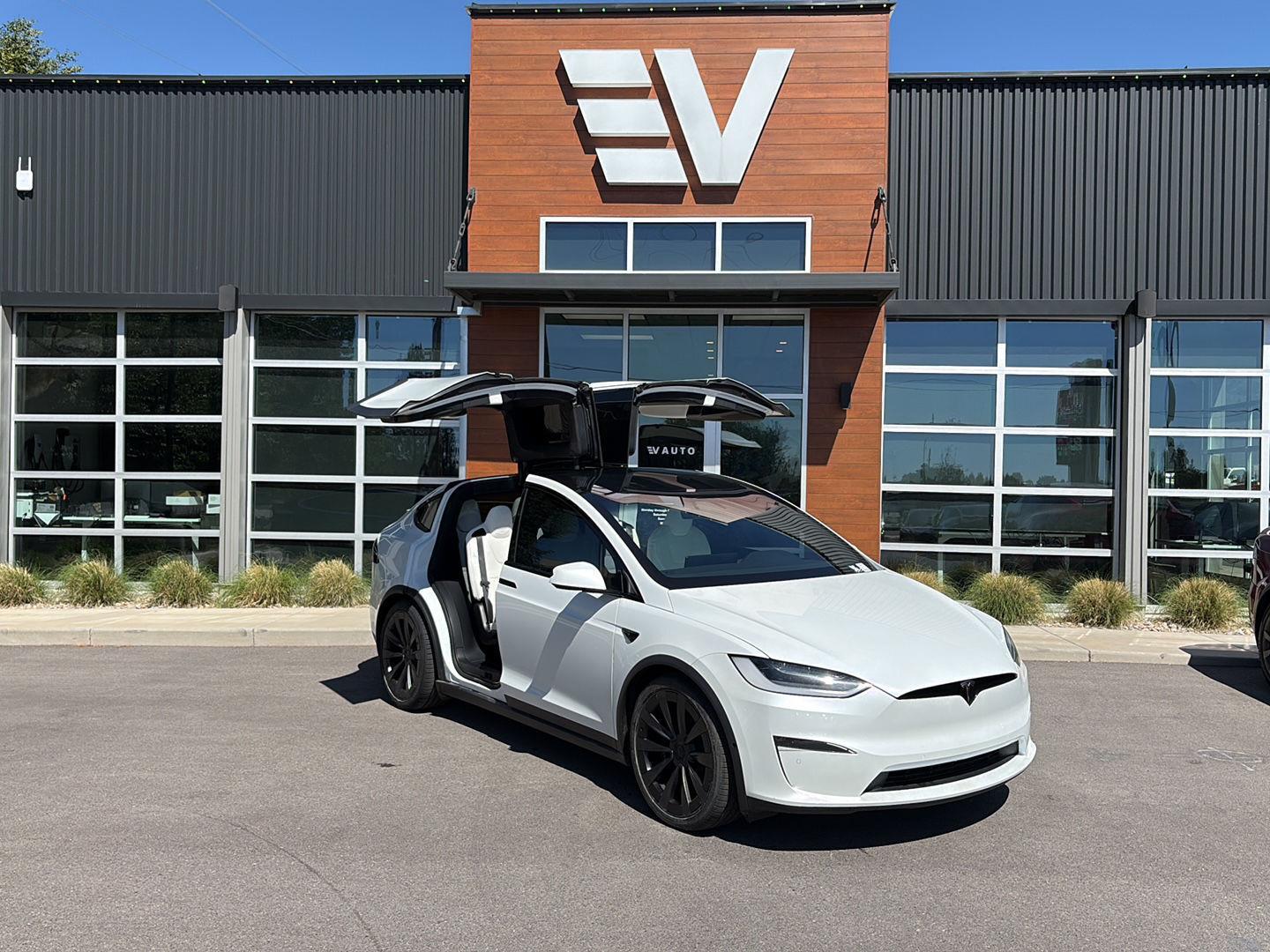 2022 Tesla Model X Long Range's photo