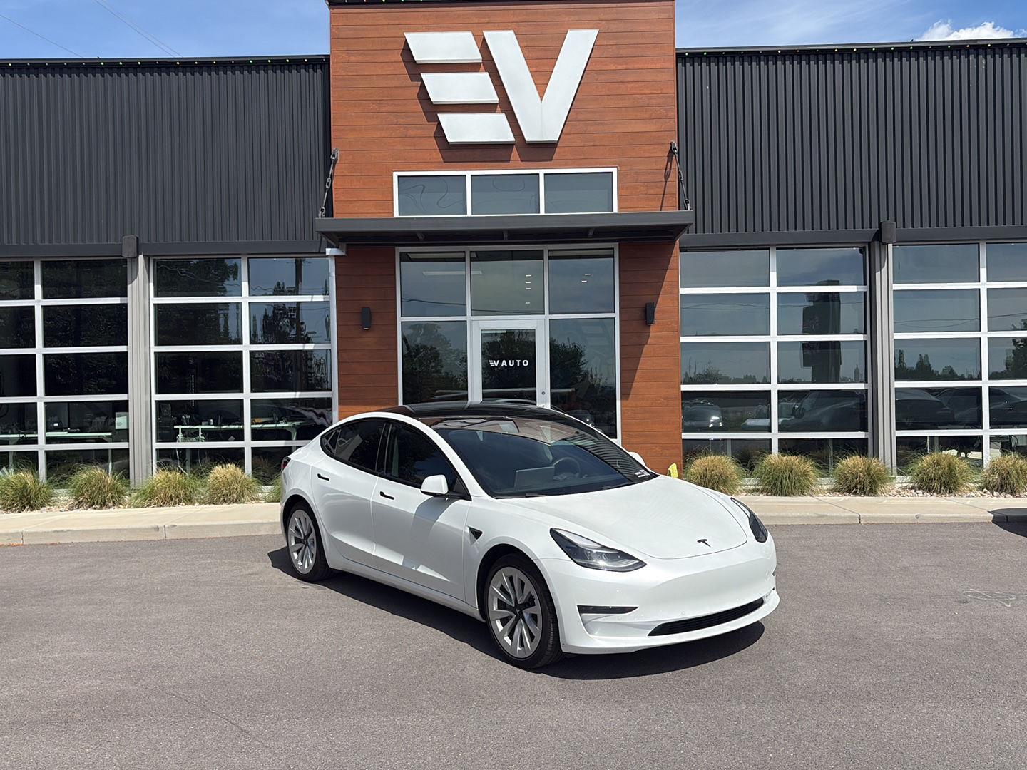 2021 Tesla Model 3 Standard Range Plus's photo