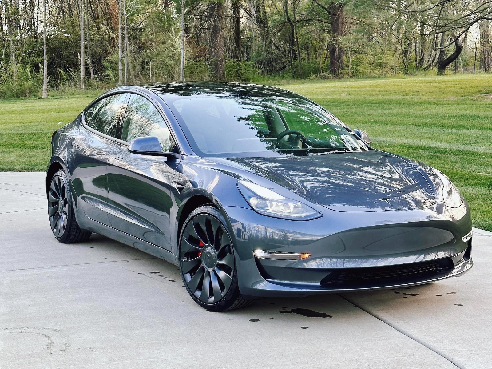 2023 Tesla Model 3 Performance's photo
