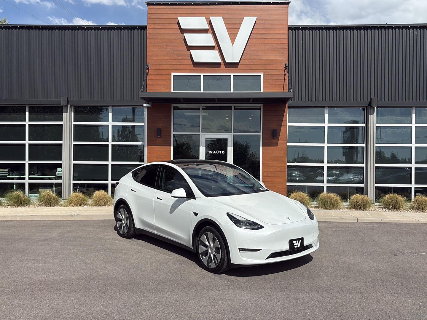 2022 Tesla Model Y Long Range Dual Motor All-Wheel Drive's photo