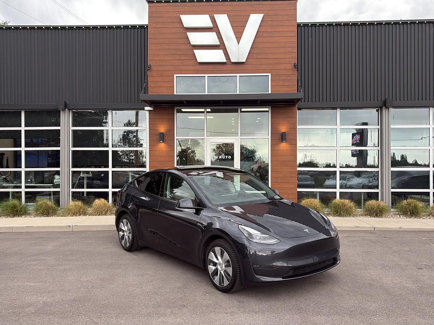 2024 Tesla Model Y Long Range Dual Motor All-Wheel Drive's photo
