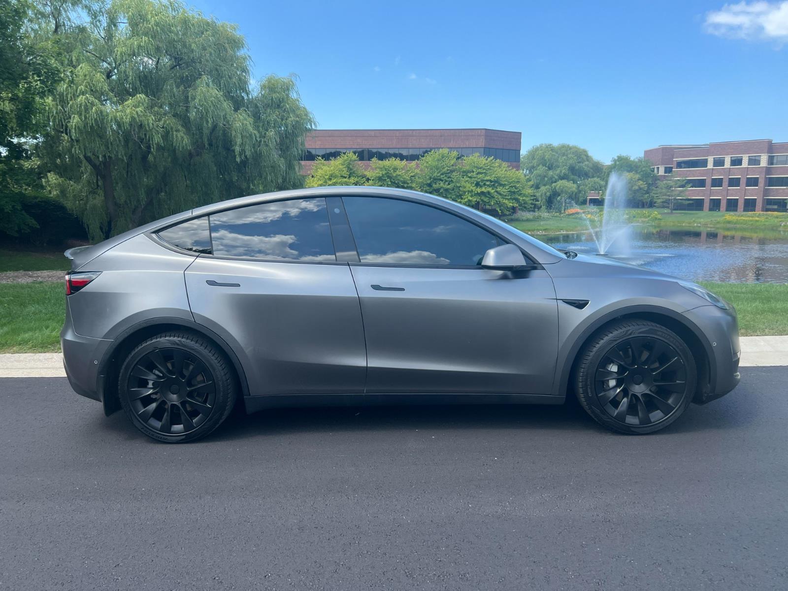 2021 Tesla Model Y Long Range Dual Motor All-Wheel Drive's photo
