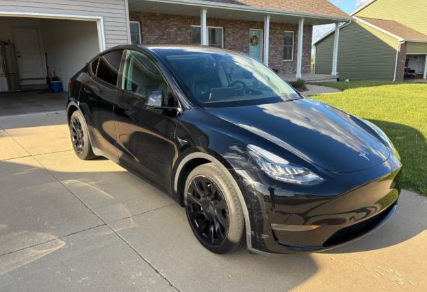 2022 Tesla Model Y Long Range Dual Motor All-Wheel Drive's photo