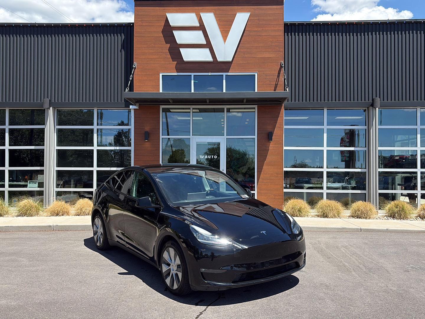 2022 Tesla Model Y Long Range Dual Motor All-Wheel Drive's photo