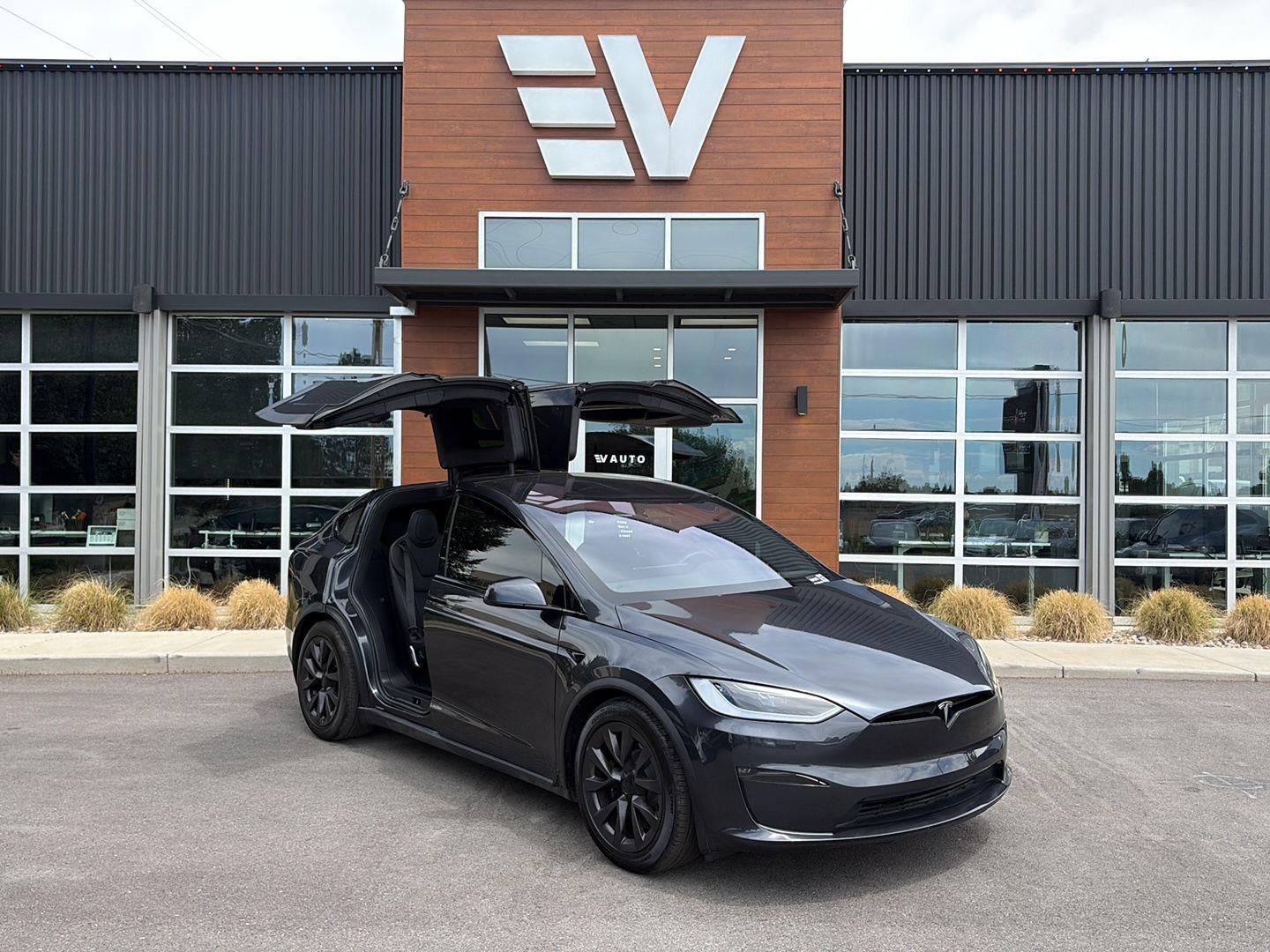 2024 Tesla Model X Long Range's photo