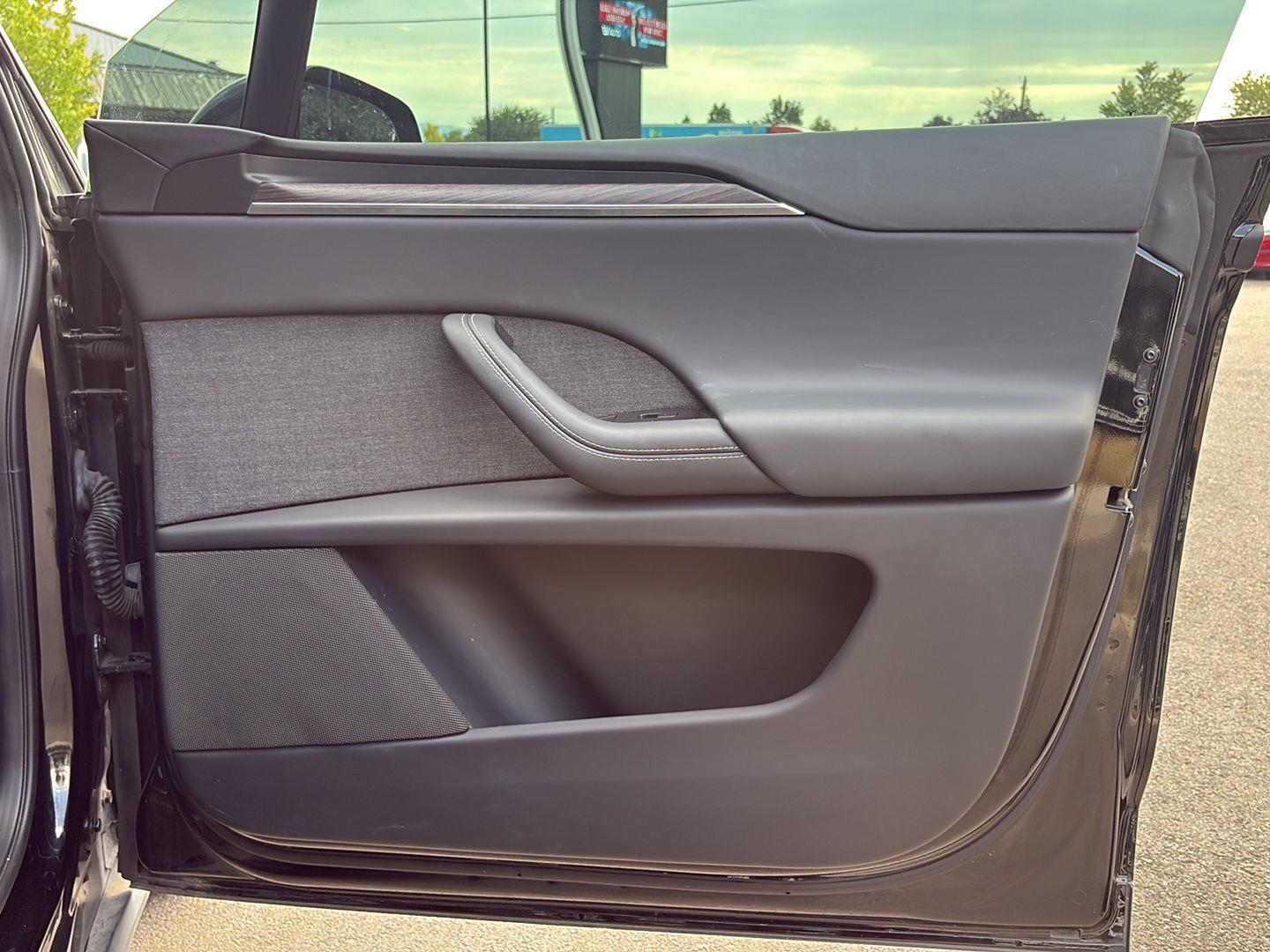 2022 Tesla Model X Long Range - Photo 12