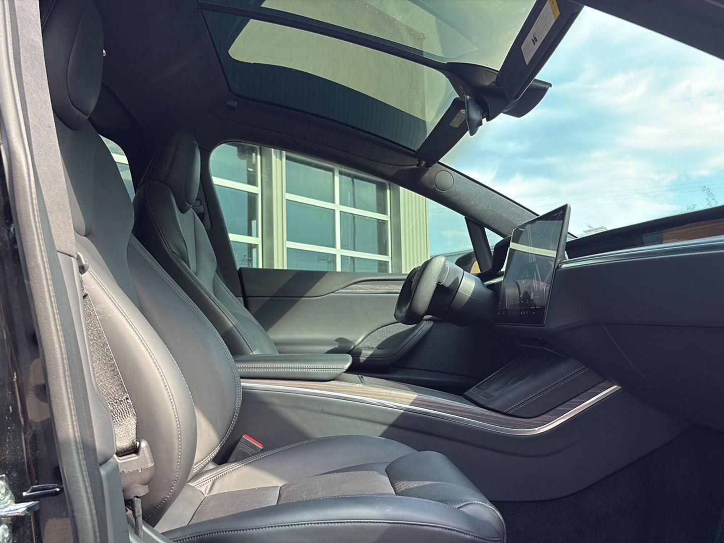 2022 Tesla Model X Long Range - Photo 14