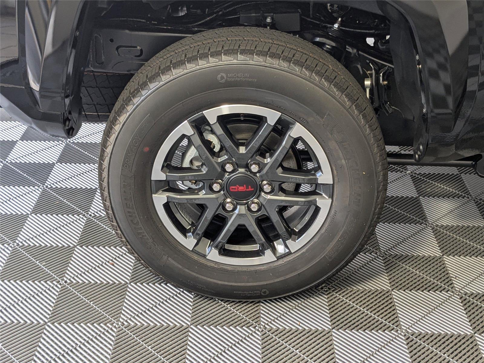 2025 Toyota Tacoma TRD Sport Double Cab photo 17