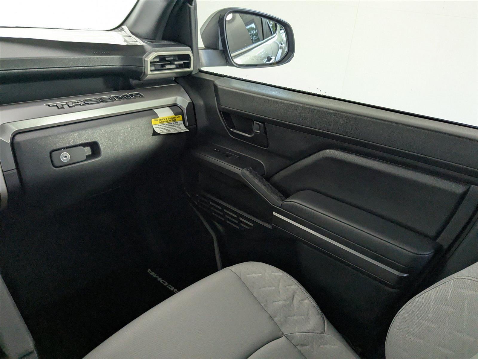 2025 Toyota Tacoma SR5 Double Cab photo 9