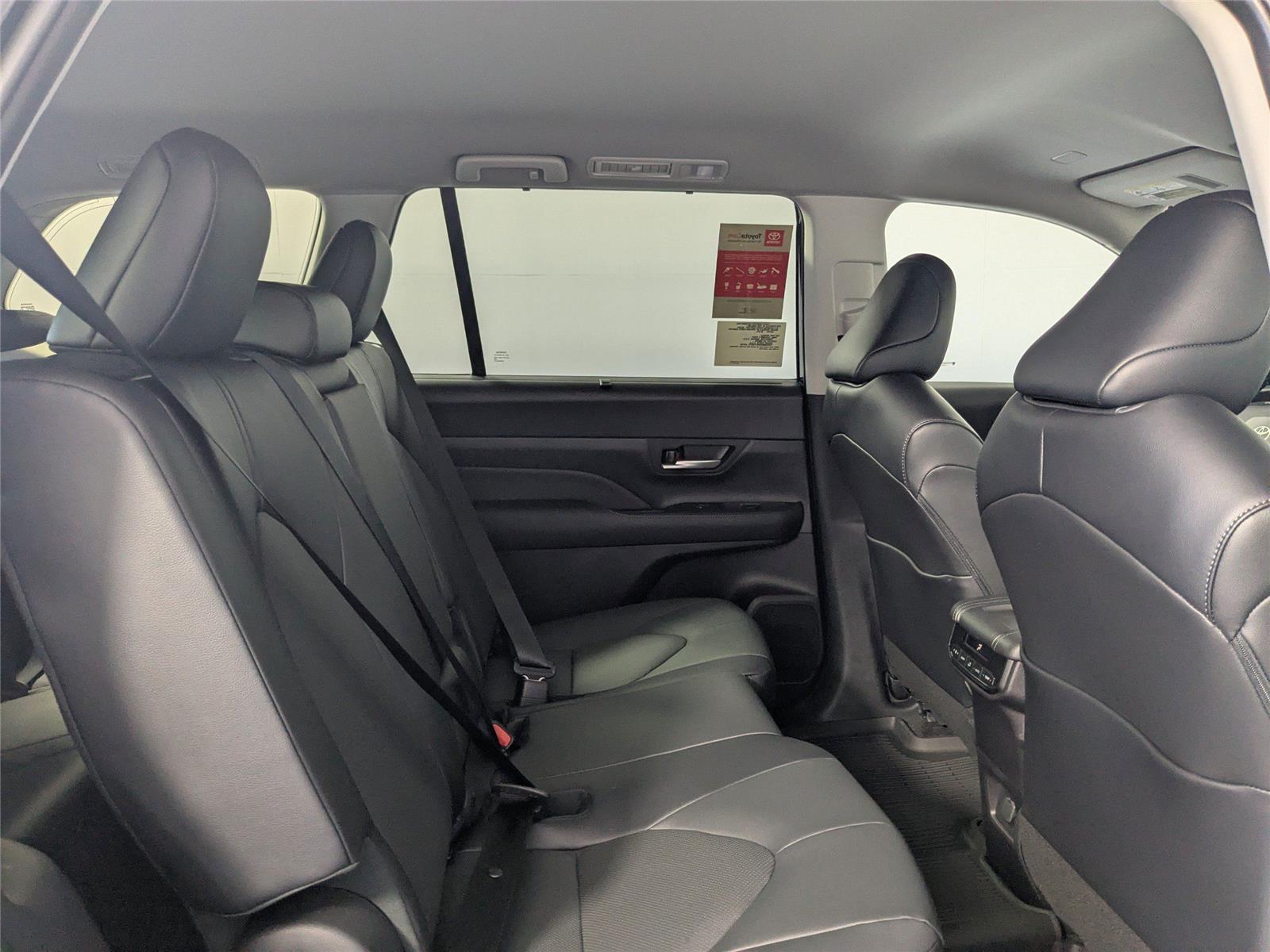 2025 Toyota Highlander Hybrid XLE photo 2