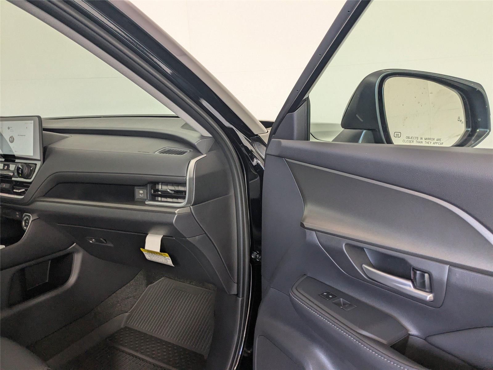 2025 Toyota Highlander Hybrid XLE photo 3