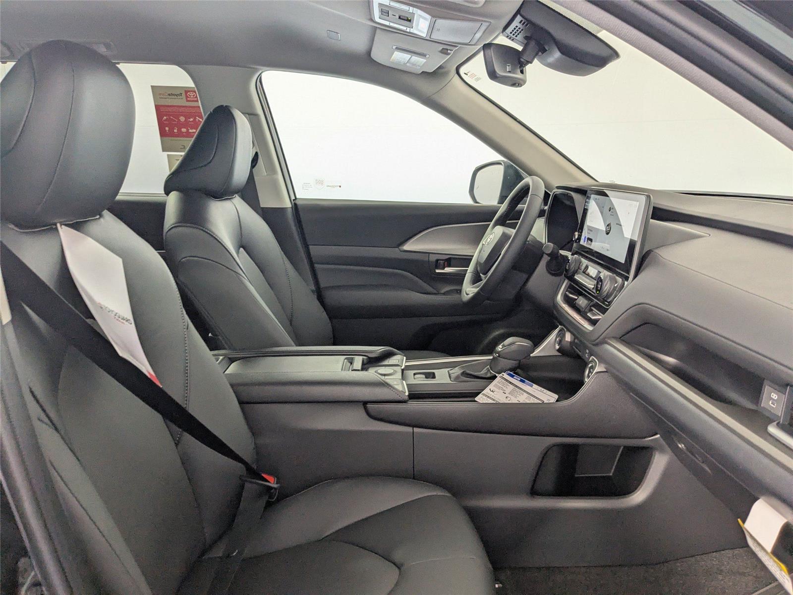 2025 Toyota Highlander Hybrid XLE photo 4
