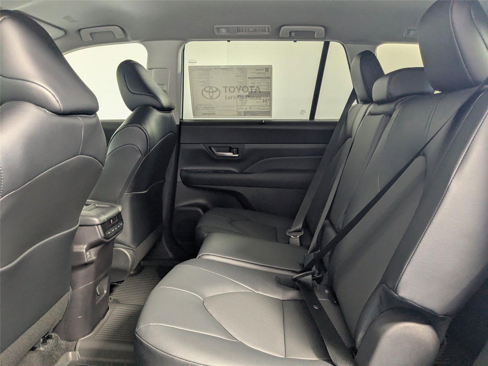 2025 Toyota Highlander Hybrid XLE photo 6