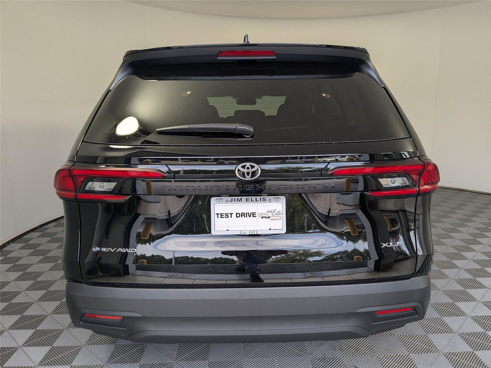 2025 Toyota Highlander Hybrid XLE photo 22
