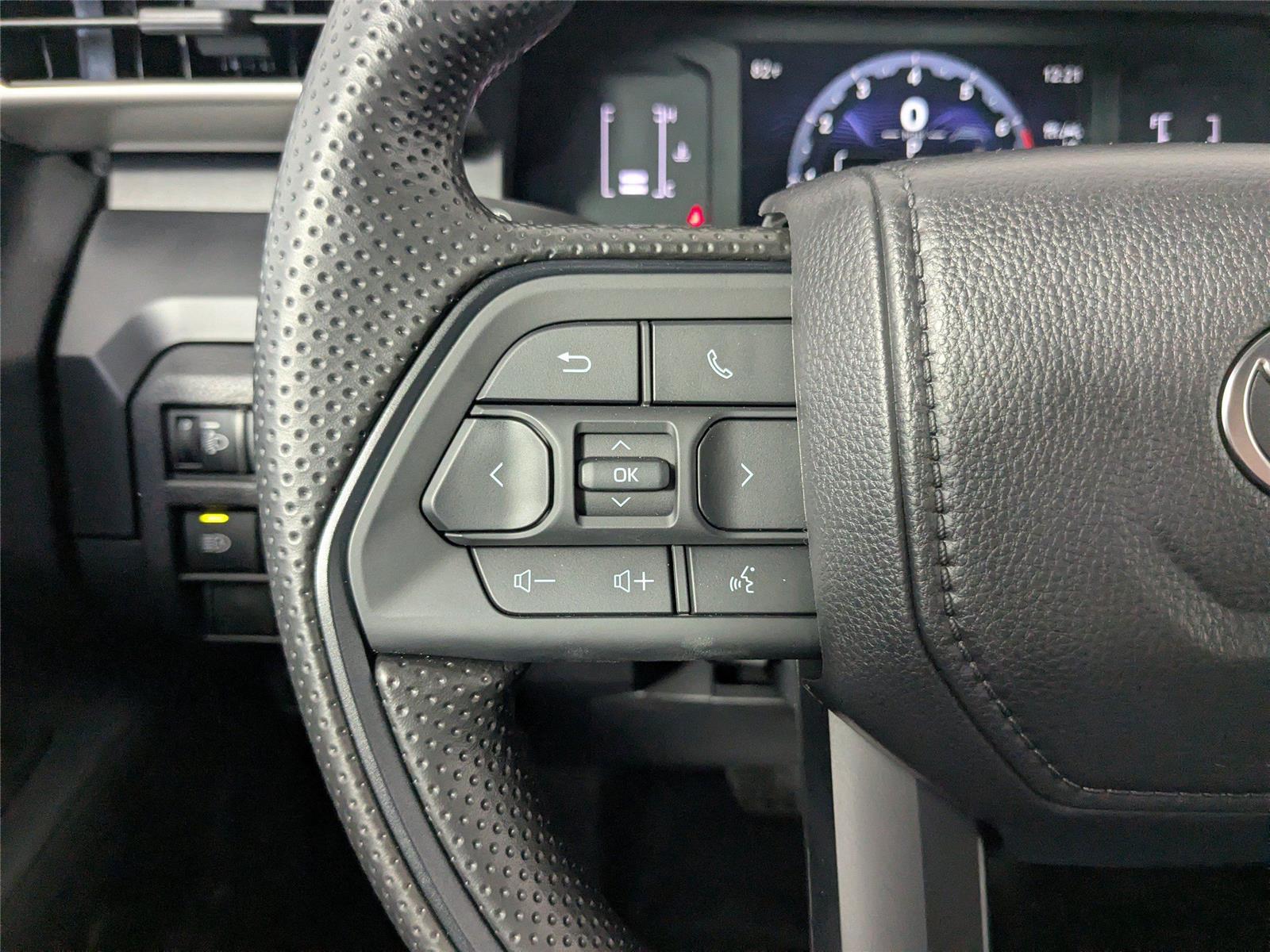 2025 Toyota Tacoma SR Double Cab photo 12