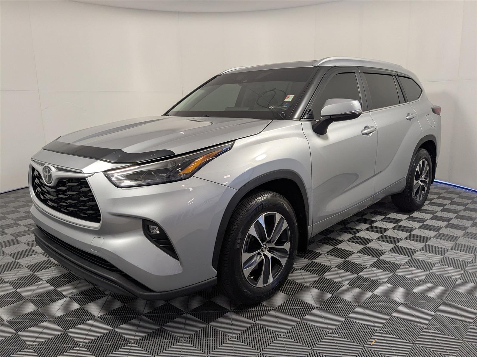 2025 Toyota Highlander XLE FWD
