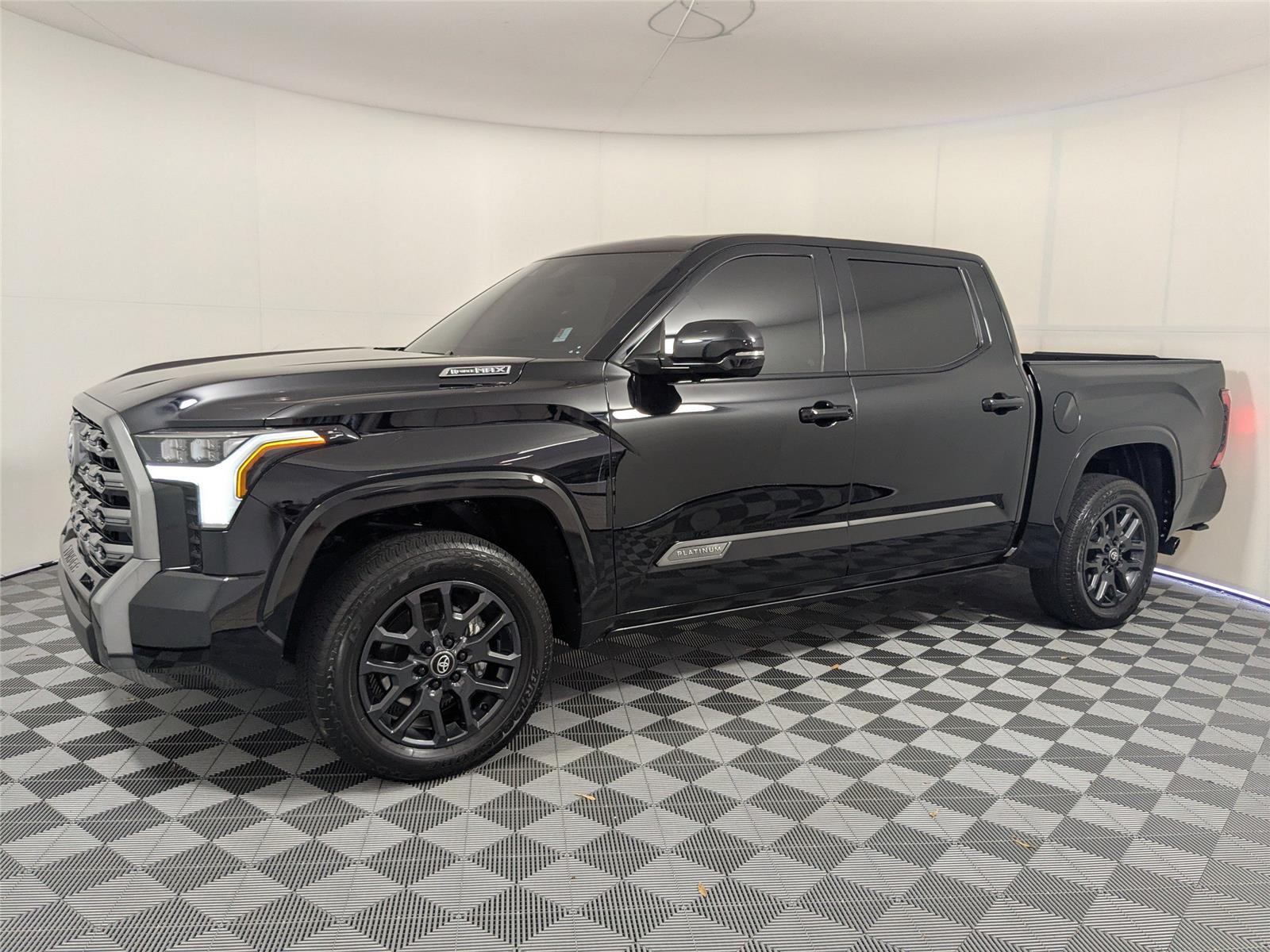 2025 Toyota Tundra Hybrid Platinum HV CrewMax Cab 4WD
