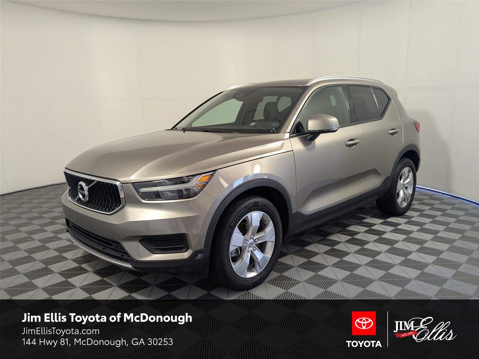 2022 Volvo XC40 T5 Momentum AWD