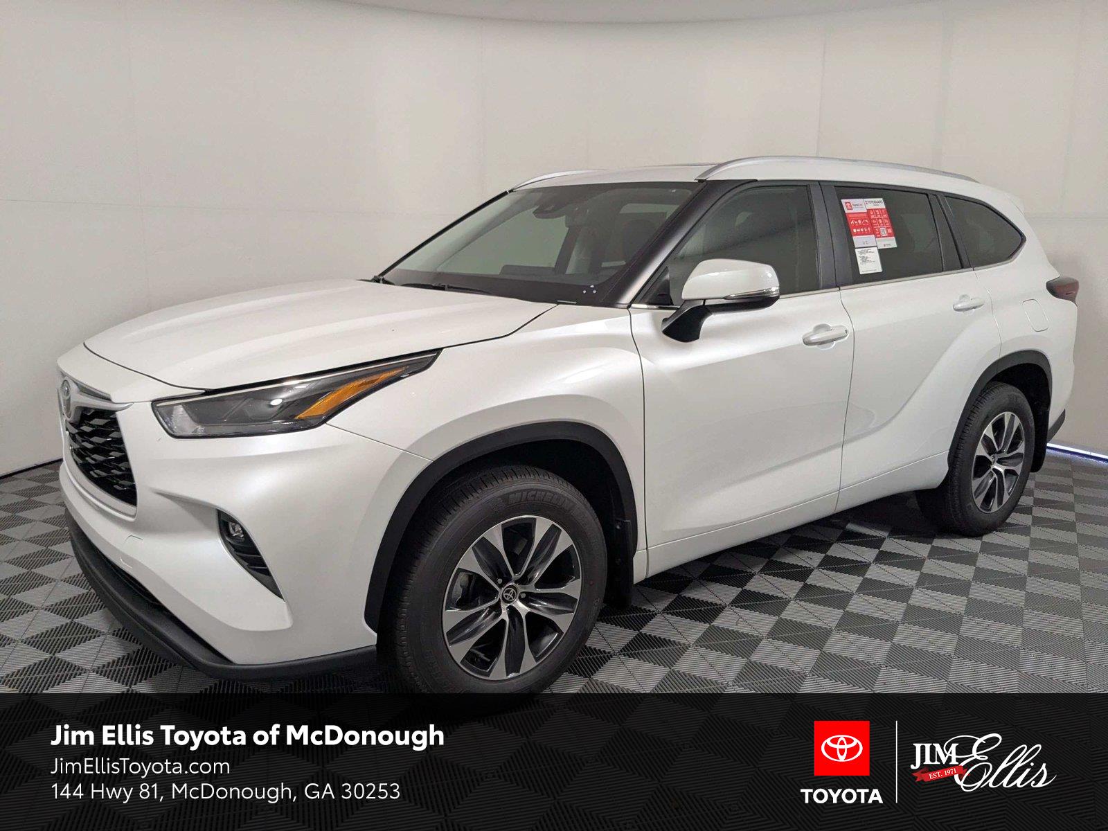 White (Wind Chill Pearl) 2026 Toyota Highlander SUV / Crossover All-Wheel Drive Automatic