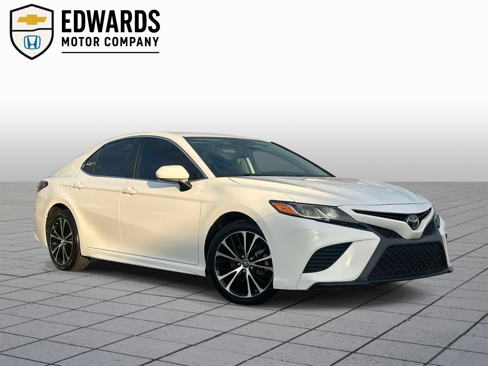 2019 Toyota Camry SE FWD