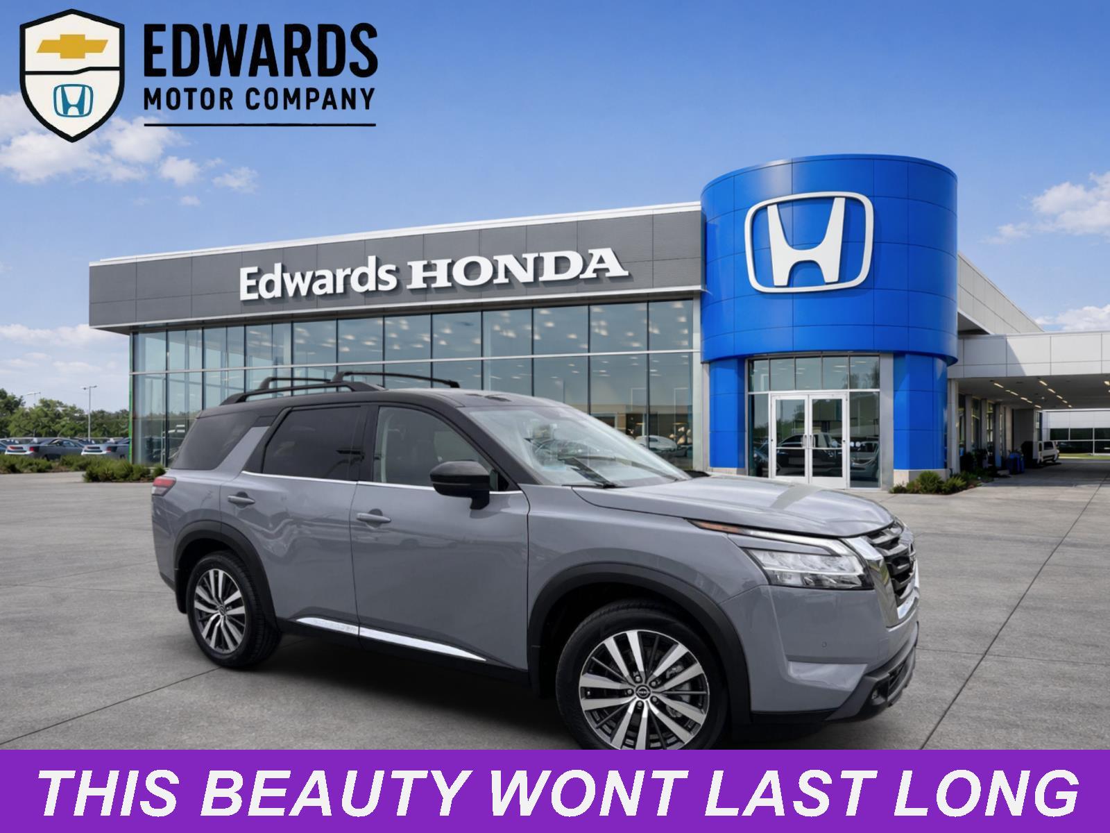 Solid Gray/Super Black 2022 Nissan Pathfinder Platinum 4WD SUV / Crossover All-Wheel Drive Automatic