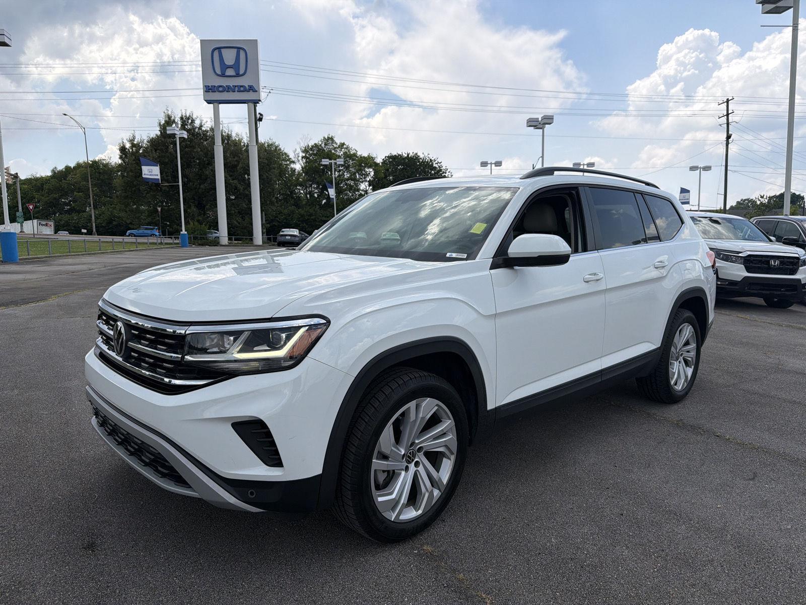 Pure White 2021 Volkswagen Atlas SUV / Crossover Front-Wheel Drive Automatic