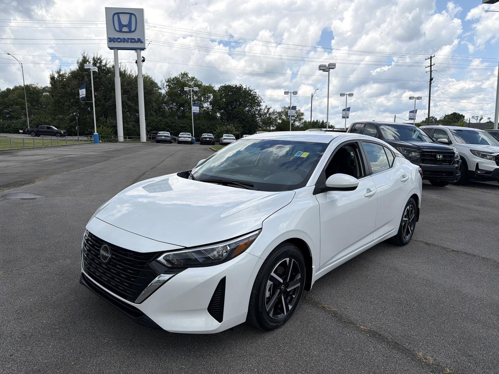 Aspen White Tricoat 2024 Nissan Sentra Sedan Front-Wheel Drive Continuously Variable Transmission