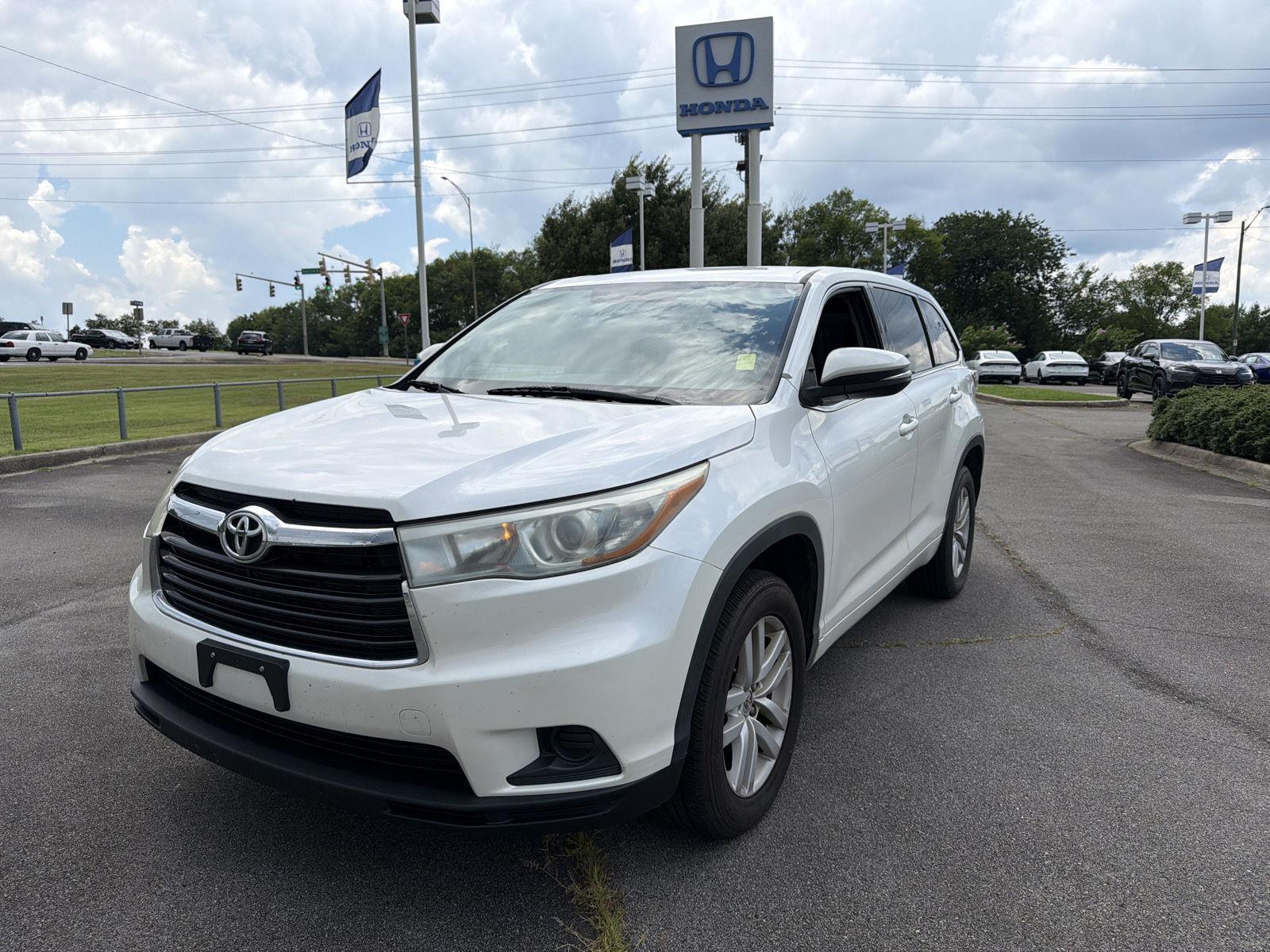 White (Blizzard Pearl) 2015 Toyota Highlander SUV / Crossover Front-Wheel Drive Automatic