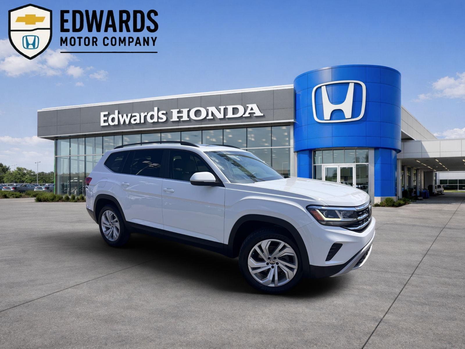 Pure White 2021 Volkswagen Atlas SUV / Crossover Front-Wheel Drive Automatic
