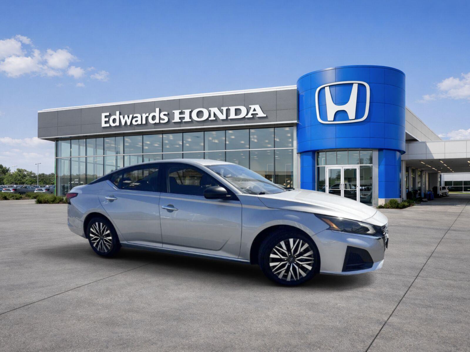 Brilliant Silver Metallic 2024 Nissan Altima Sedan Front-Wheel Drive Continuously Variable Transmission