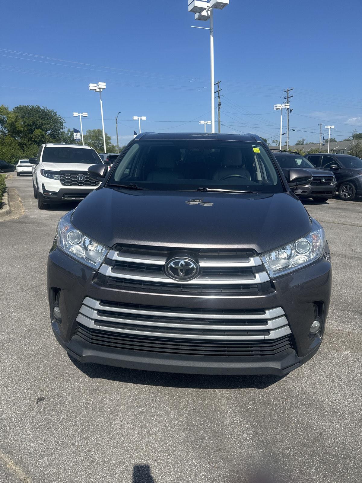 Predawn Gray Mica 2019 Toyota Highlander SUV / Crossover Front-Wheel Drive Automatic