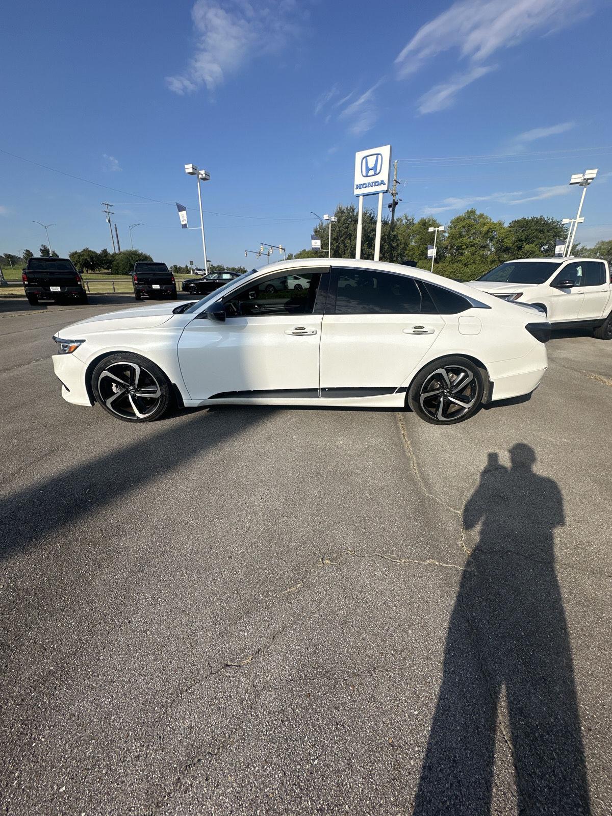 Platinum White Pearl 2022 Honda Accord Sedan Front-Wheel Drive Continuously Variable Transmission