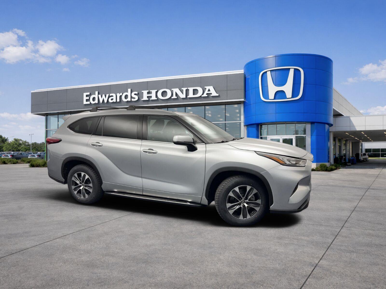 Celestial Silver Metallic 2020 Toyota Highlander SUV / Crossover Front-Wheel Drive Automatic