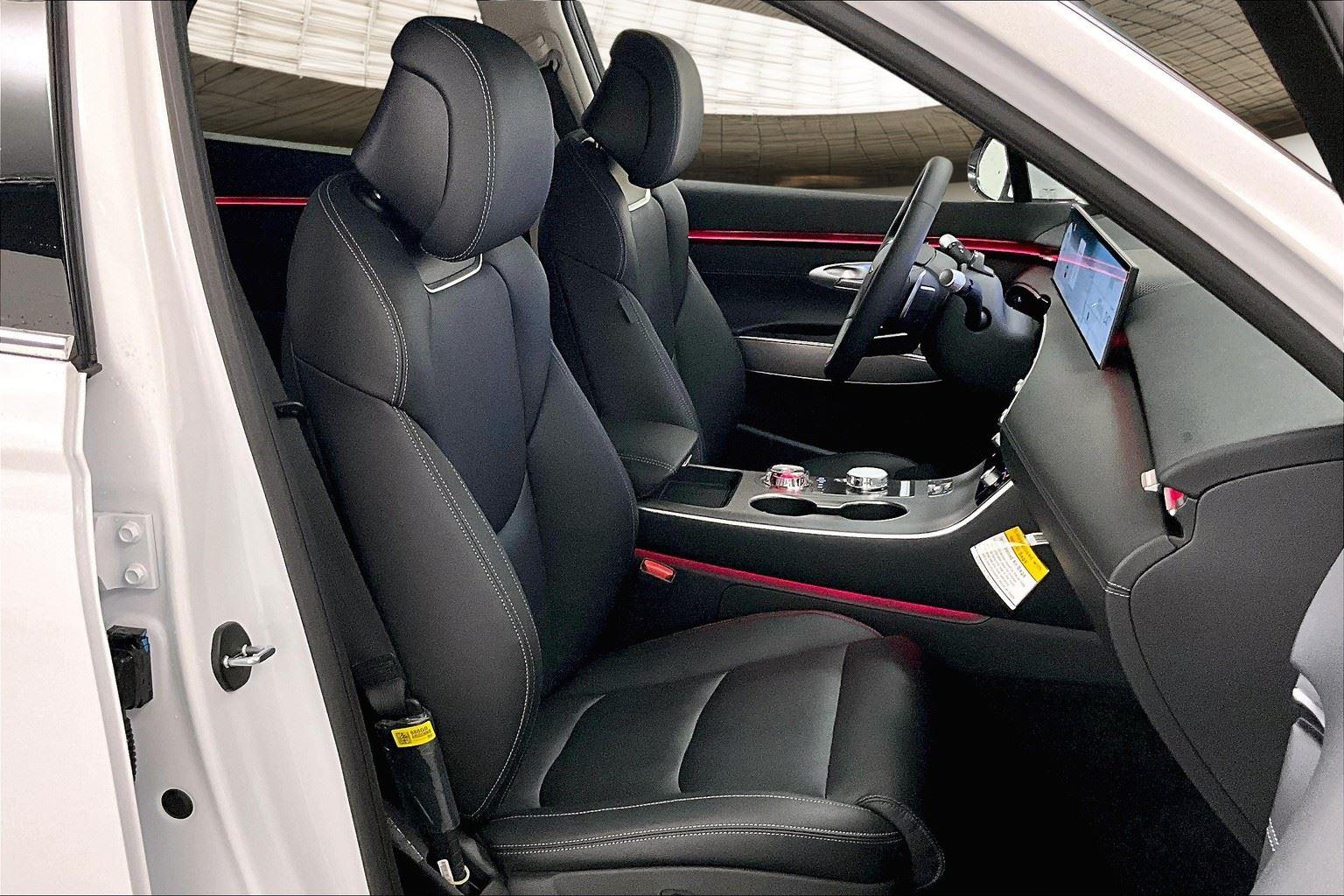 2026 Genesis GV70 2.5T Select photo 8