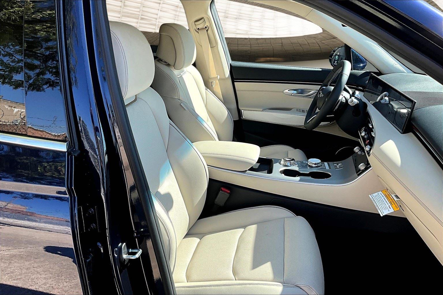 2026 Genesis GV70 2.5T Advanced photo 8