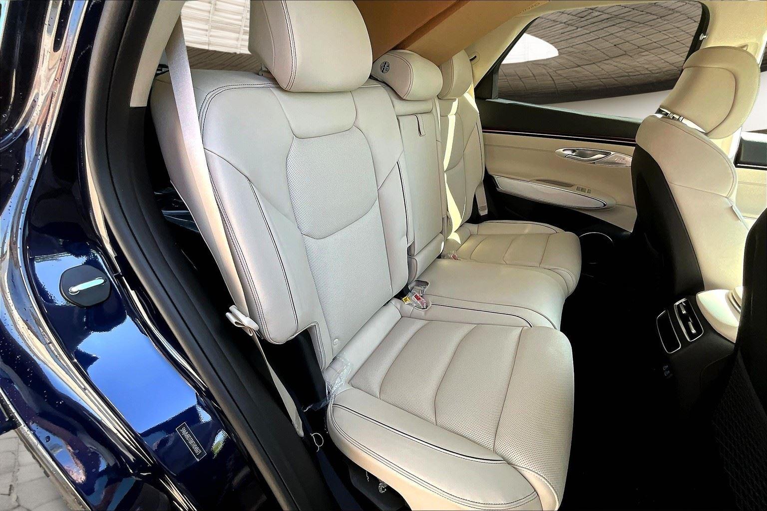 2026 Genesis GV70 2.5T Advanced photo 9