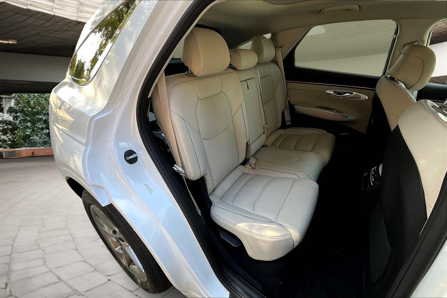 2026 Genesis GV70 2.5T Advanced photo 9