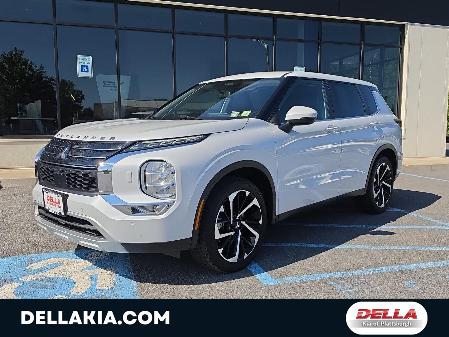 White 2024 Mitsubishi Outlander SUV / Crossover All-Wheel Drive Manual