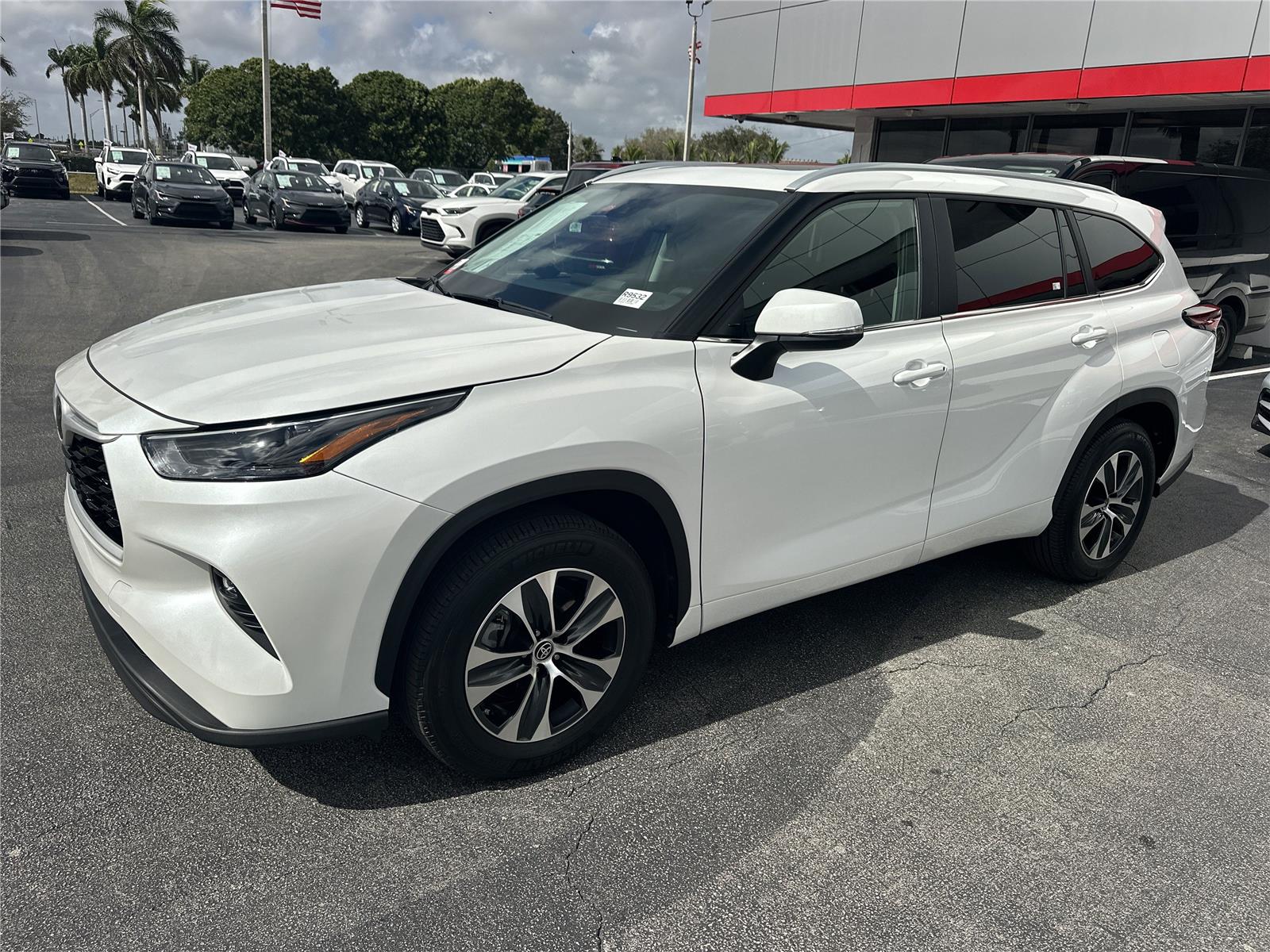 2025 Toyota Highlander XLE FWD