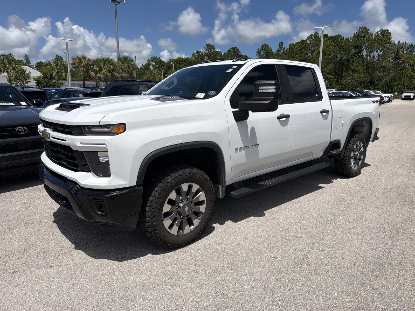 Summit White 2024 Chevrolet Silverado 2500HD Pickup Truck Four-Wheel Drive Automatic