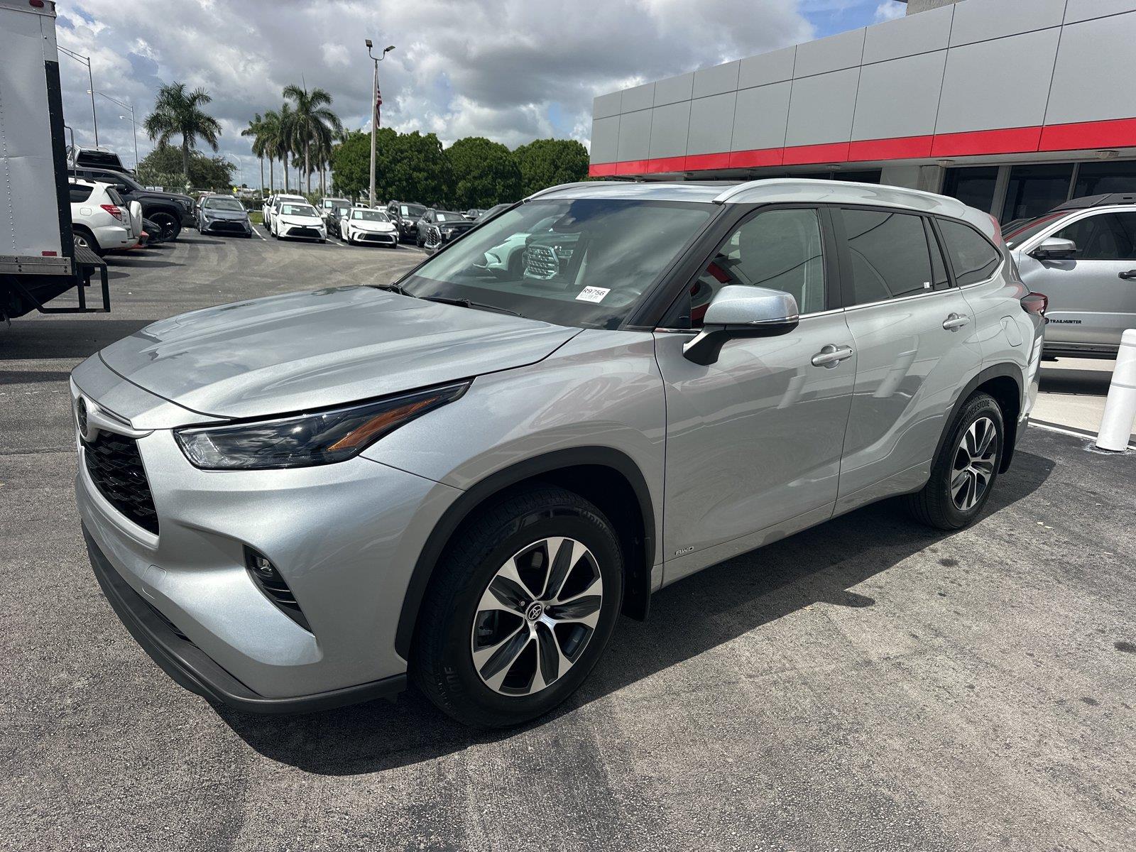 2025 Toyota Highlander Hybrid Plata (Celestial Silver Metallic) SUV/Crossover Tracción en las cuatro ruedas Transmisión variable continua