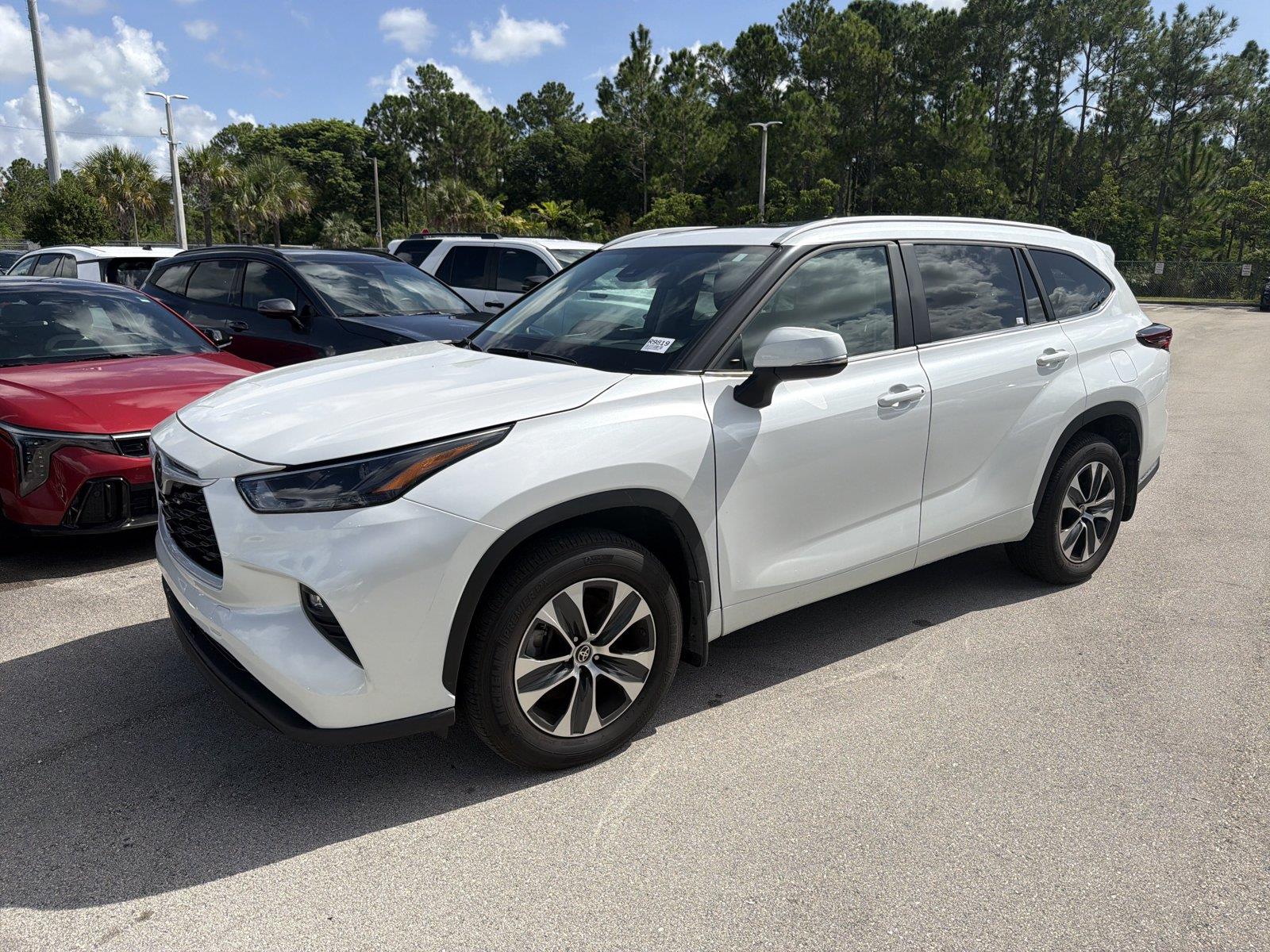 White (Wind Chill Pearl) 2025 Toyota Highlander SUV / Crossover All-Wheel Drive Automatic