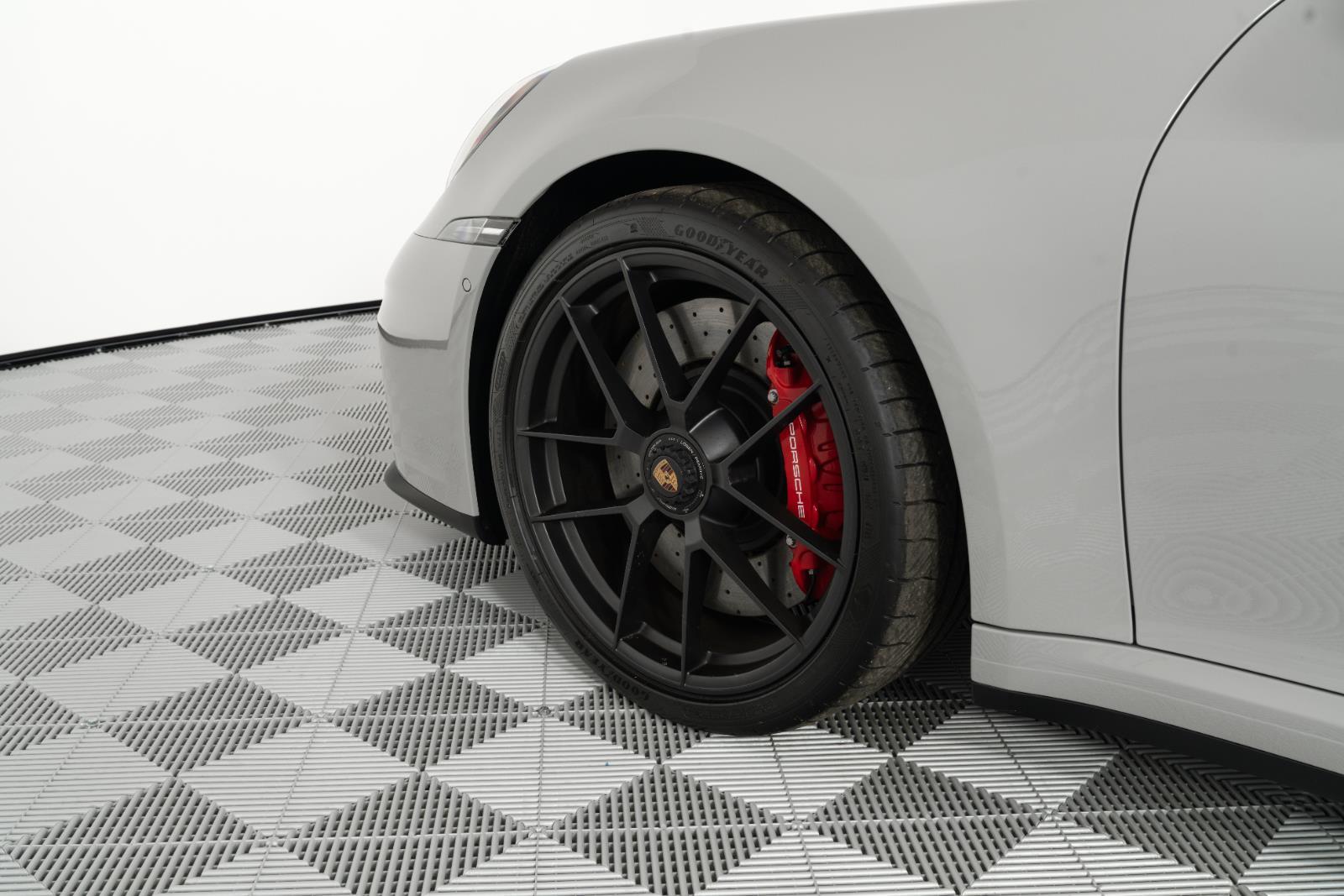 2025 Porsche 911 GTS - Photo 16
