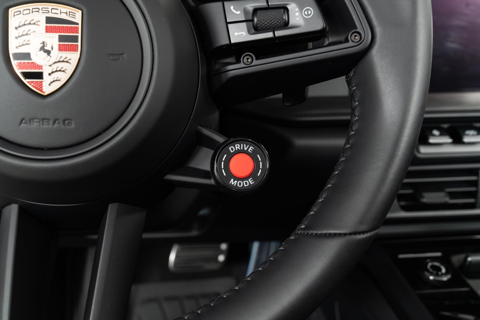 2025 Porsche 911 GTS - Photo 35