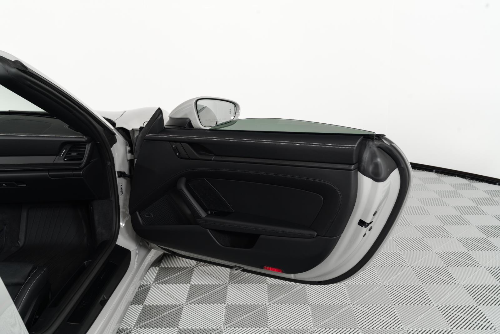 2025 Porsche 911 GTS - Photo 24