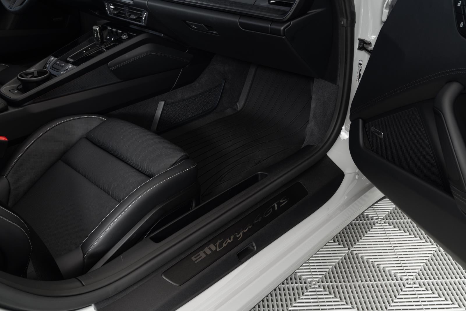2025 Porsche 911 GTS - Photo 26